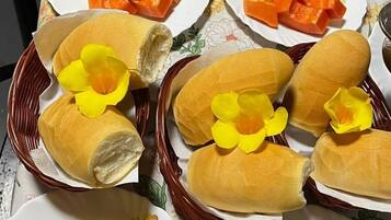 Café da manhã com buffet todos os dias mediante uma taxa