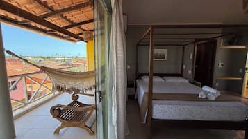 Quarto quádruplo família, sacada, vista para a cidade | Vista do quarto