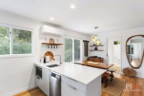 冰箱、微波炉、烤箱、炉灶