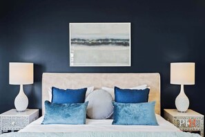 5 bedrooms, iron/ironing board, travel cot, WiFi - The Block Retreat 5 Bedrooms (Cowes)