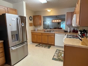 Fridge, microwave, oven, stovetop - CALL TODAY FOR SPECIAL 2024/2025 RATES! Charming Retreat w/Golf Cart! (The Villages)