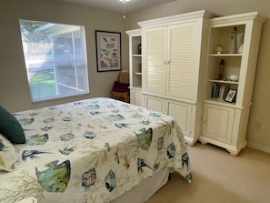 3 bedrooms, iron/ironing board, free WiFi, bed sheets - CALL TODAY FOR SPECIAL 2024/2025 RATES! Charming Retreat w/Golf Cart! (The Villages)