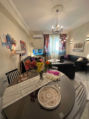 Interior - Allatini Sea View, Deluxe 2 Bedroom & Bathroom Apartment in Thessaloniki (Thessaloniki)