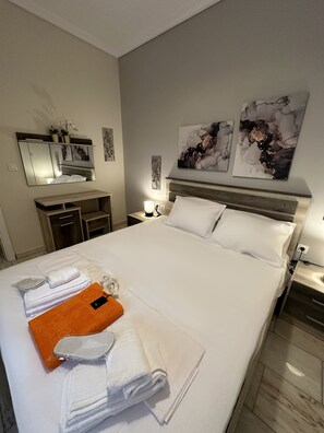 2 bedrooms, in-room safe, desk, iron/ironing board