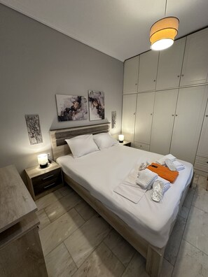 2 bedrooms, in-room safe, desk, iron/ironing board