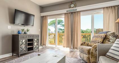 Bayou Heron #2B: Pet-friendly bayside condo with pool