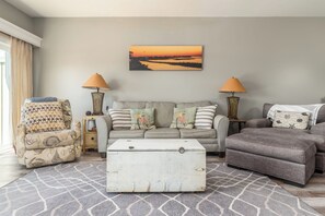 Smart TV, video games - Bayou Heron #2B: Pet-friendly bayside condo with pool (Dauphin Island)
