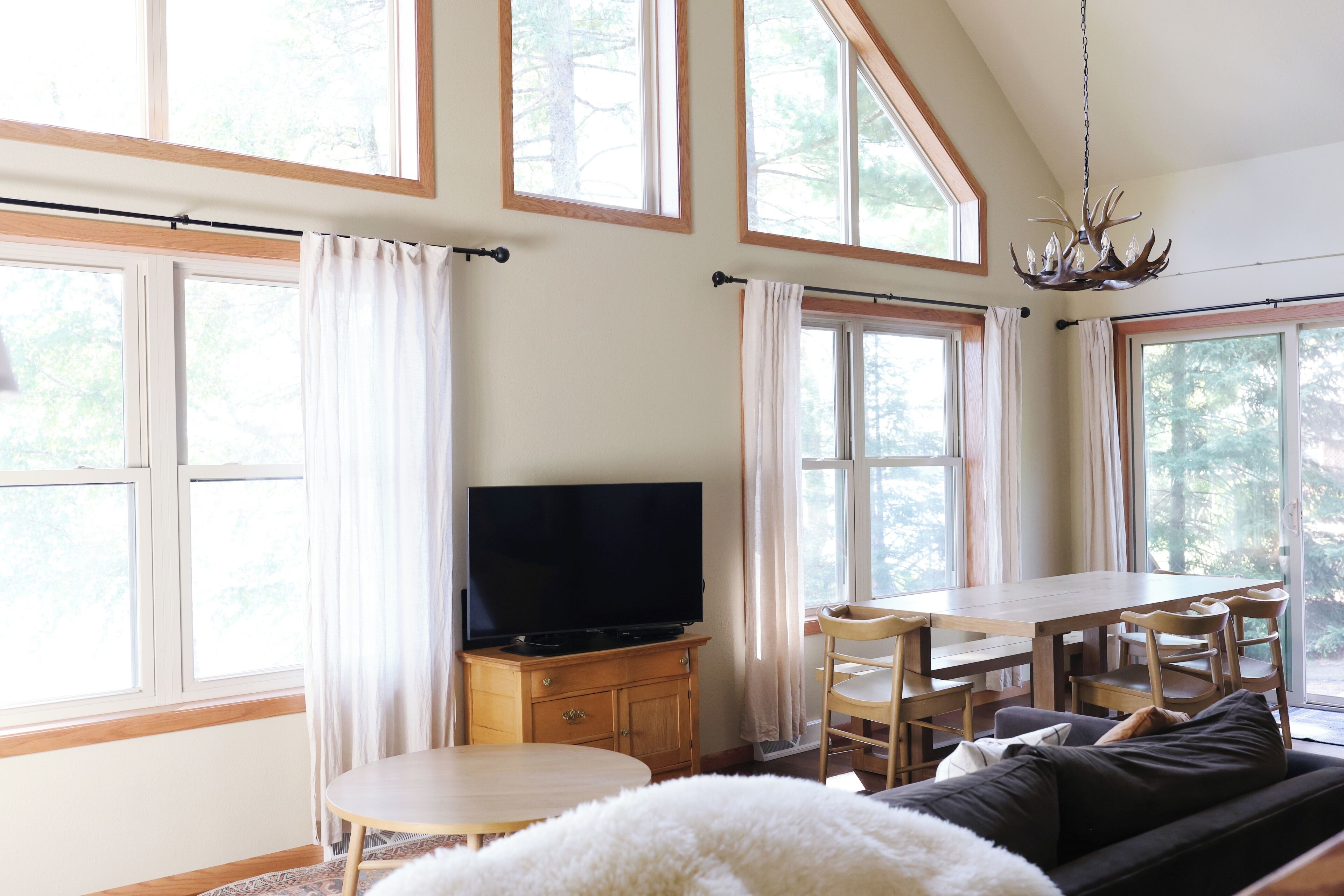 Smart TV, fireplace, video games, DVD player