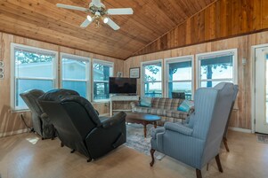 Casa, 2 quartos | Área de estar