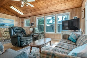 House, 2 Bedrooms | Living area