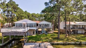 House, 2 Bedrooms | Exterior