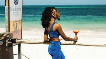 Plage privée, sable blanc, bar de plage