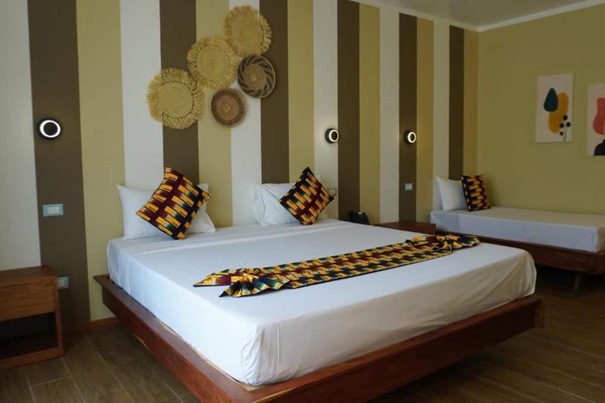 Triple Room, Sea View | Down comforters, in-room safe, blackout drapes, bed sheets