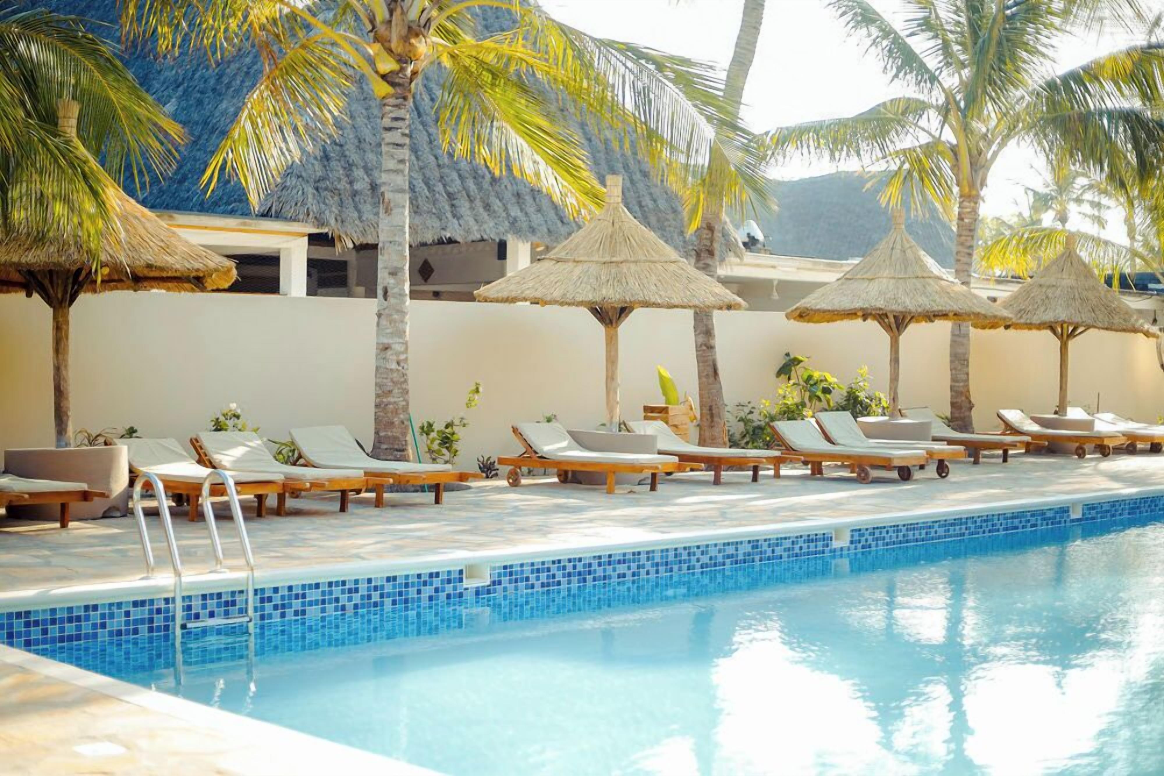 야외 수영장, 수영장 파라솔