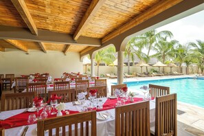 Restaurant - Blackstone Beach Resort  (Uroa)
