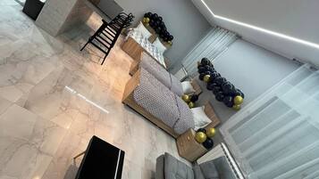 Bureau, espace de travail pour ordinateur portable