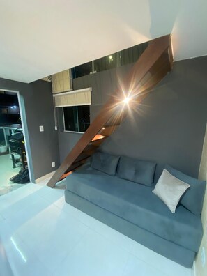 Exclusive kétszintes, kilátással a tengerre | Nappalirész | Síkképernyős tévé