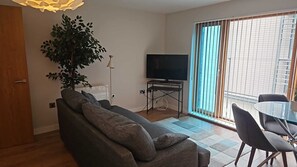 Appartement Standard, non-fumeur | Aire de séjour | Téléviseur à écran plat