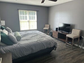 3 makuuhuonetta, silitysrauta/-lauta, Wi-Fi, vuodevaatteet