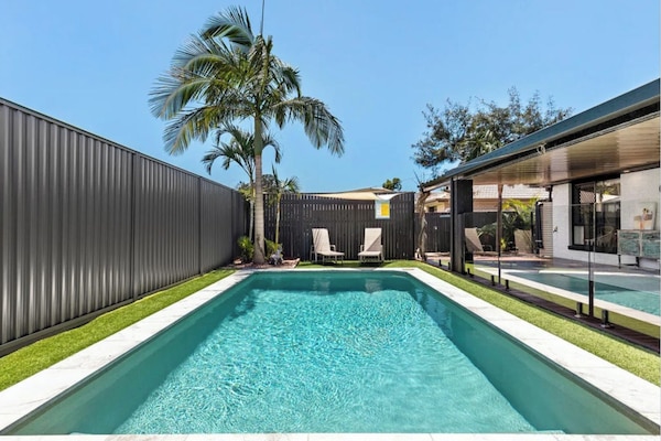 Beautiful Pool for your endless summer fun