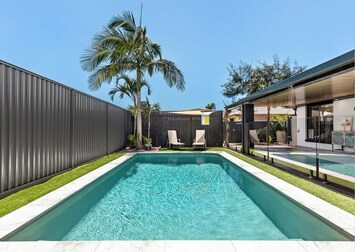 Beautiful Pool for your endless summer fun