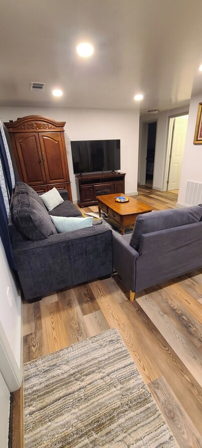 4-bedroom house in brilliant Athens with WiFi, AC