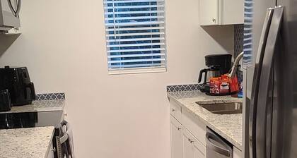 4-bedroom house in brilliant Athens with WiFi, AC