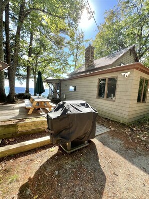 Outdoor dining - WATERFRONT 5 BEDROOMS AND 2 BATHROOMS (Sebago)