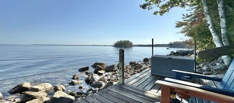 WATERFRONT 5 BEDROOMS AND 2 BATHROOMS