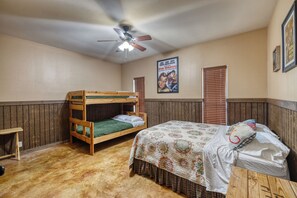 4 bedrooms, WiFi, wheelchair access
