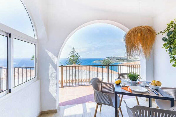 Outdoor dining - Los Canarios 527 by VillaGranCanaria (Mogán)