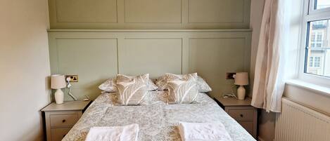 2 chambres, fer et planche à repasser, Wi-Fi, draps fournis