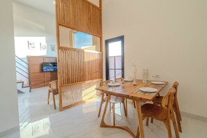 In-room safe, desk, laptop workspace, free WiFi - Canggu Loft Studio (Canggu)