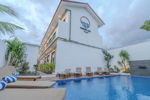 Außenpool, Liegestühle