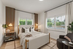 8 bedrooms, iron/ironing board, travel cot, free WiFi - West Palm Oasis w/ Pickleball Court & Pool (West Palm Beach)