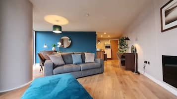 Standard Apartment, City View | Living area