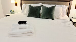 2 soveværelser, skrivebord, strygejern/strygebræt, weekendseng