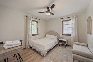 2 bedrooms, iron/ironing board, free WiFi, bed sheets