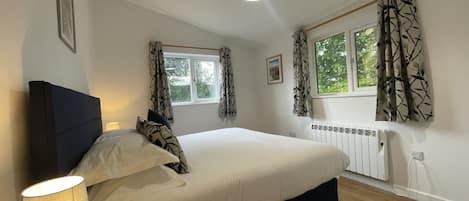 3 slaapkamers, een strijkplank/strijkijzer, gratis wifi, beddengoed