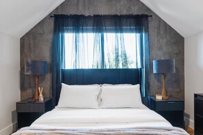 4 bedrooms, desk, iron/ironing board, WiFi - Bright Austin Home Mins to Downtown, Franklin BBQ & Live Music! (Austin)