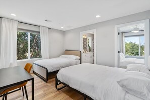 4 Schlafzimmer, Schreibtisch, Bügeleisen/Bügelbrett, WLAN