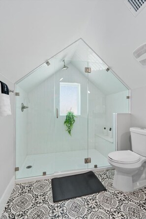 Hair dryer - Bright Austin Home Mins to Downtown, Franklin BBQ & Live Music! (Austin)