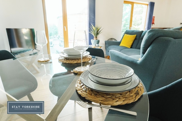 Economy Apartment, City View | Living area