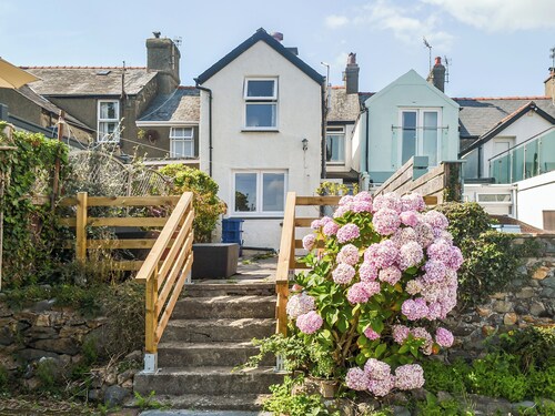 3 bedroom accommodation in Criccieth