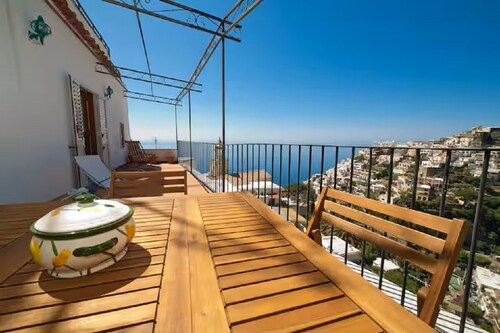 Cozy apartment with breathtaking views in Positano. CIN IT065100C2D8D7L43H