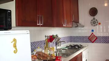 Fridge, stovetop, coffee/tea maker, electric kettle