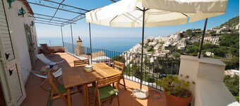 Cozy apartment with breathtaking views in Positano. CIN IT065100C2D8D7L43H