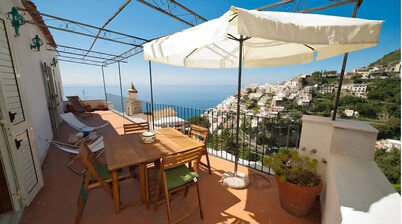 Cozy apartment with breathtaking views in Positano. CIN IT065100C2D8D7L43H
