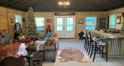 Charming farmhouse in delightful Brantley with AC