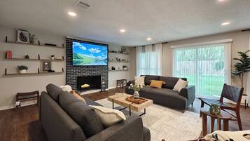 Smart-tv en een open haard